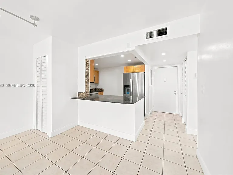 4384 NW 9th Ave #19-1D — Photo 8