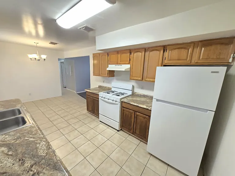 311 Calgary Ave #C — Photo 6