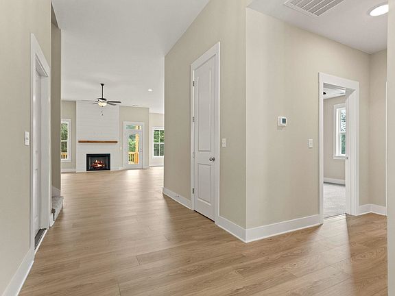 2nd image of 25 Greenbriar Ln