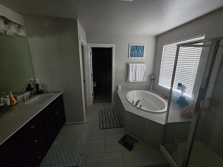 9424 N Alder St — Photo 26