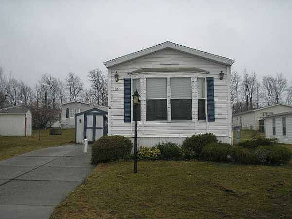 1st image of 15 Windridge Ln