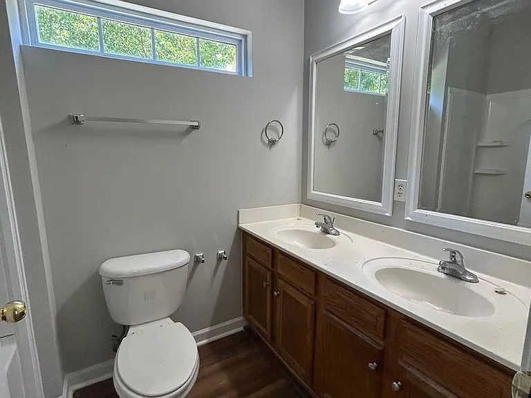 433 Evans St — Photo 11