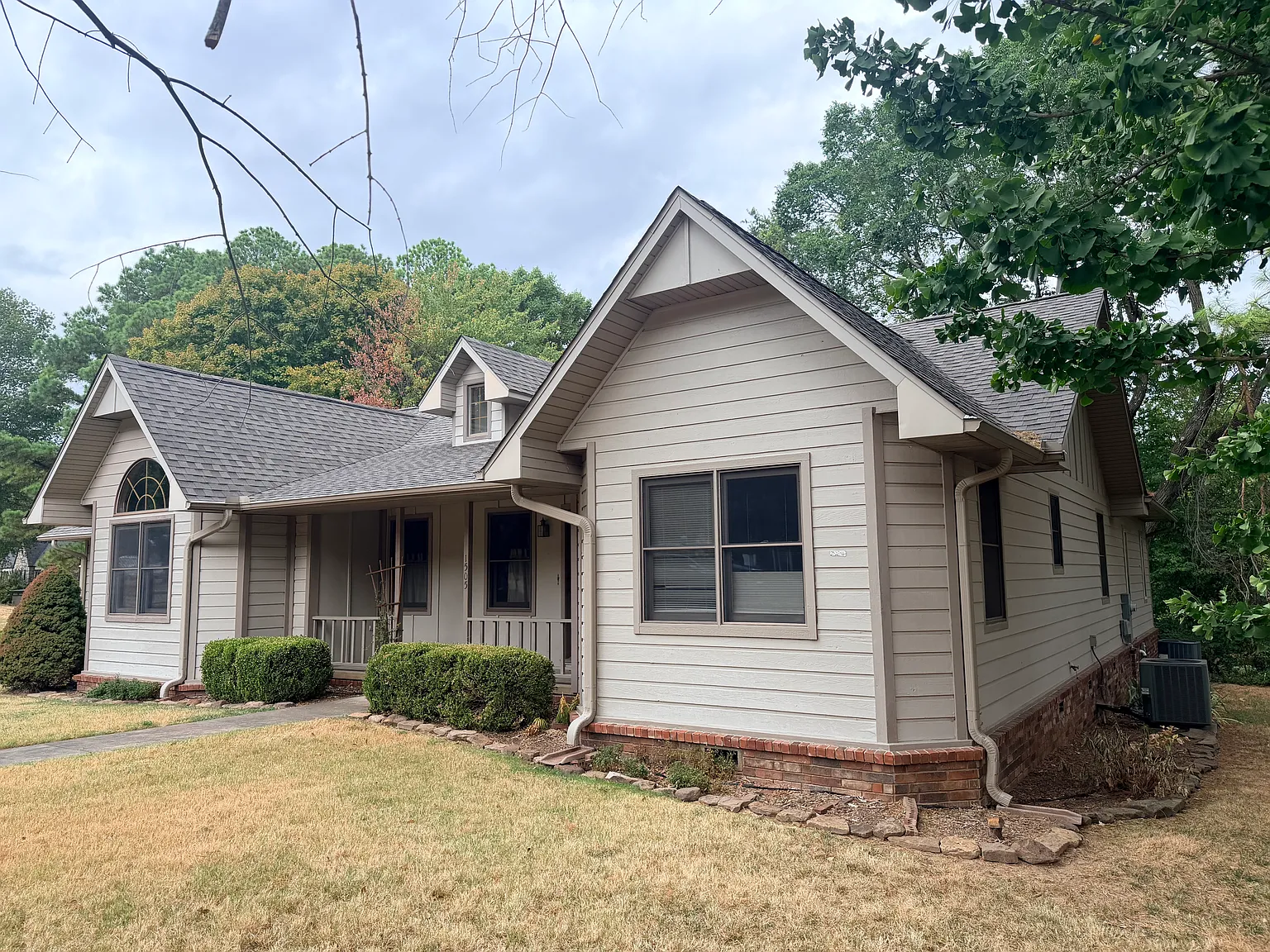 3 bed, 2608 sqft, $2,950 — Photo 2