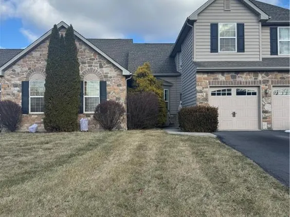 835 Spring White Dr, Breinigsville, PA 18031