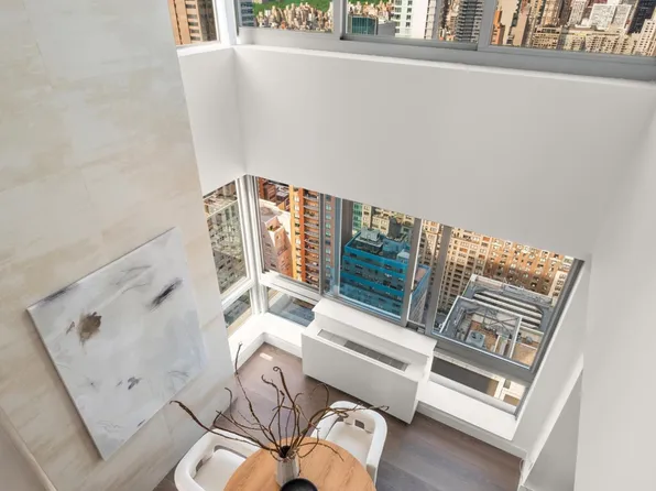 235 East 55th Street image 5 of 17