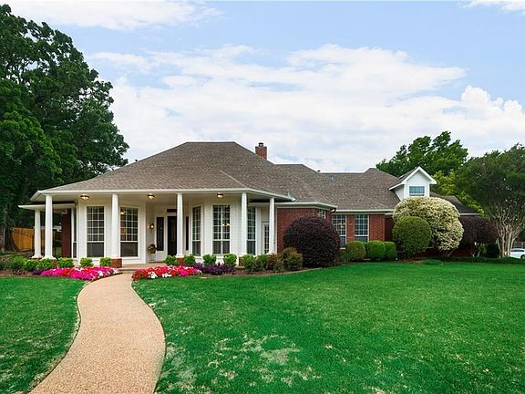 2nd image of 1000 Meadow Ct