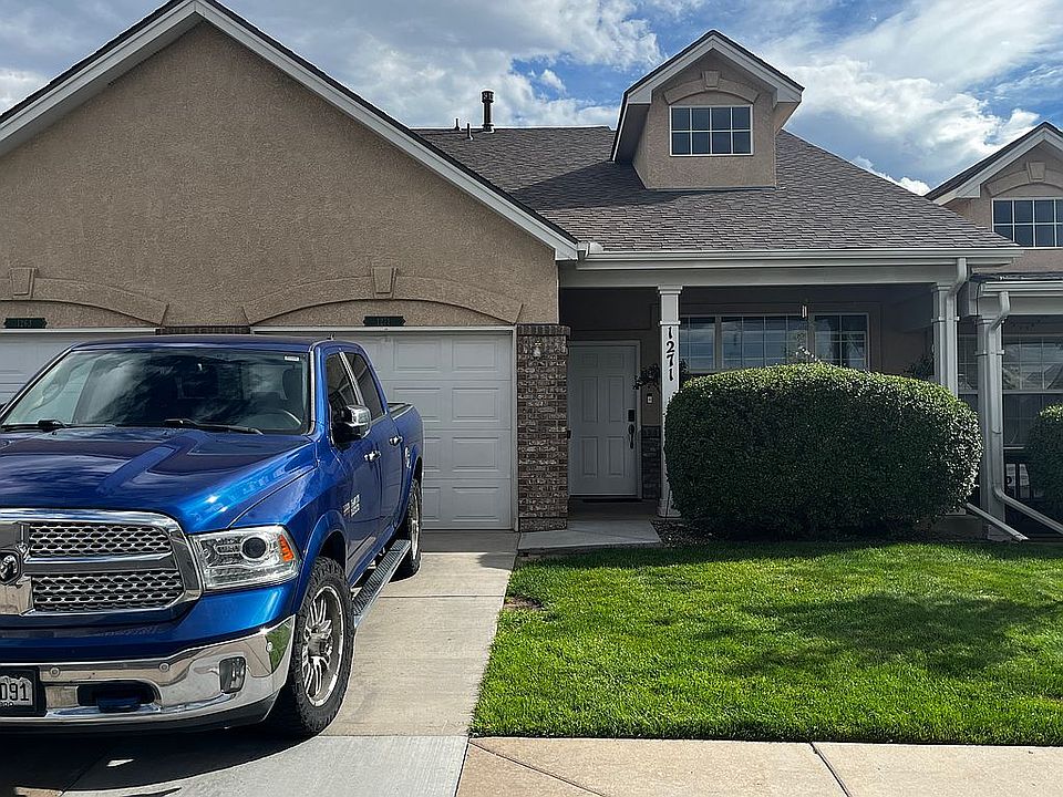 3 car spaces. 1 car garage 