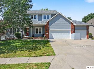 2811 Leigh Ln, Papillion, NE 68133