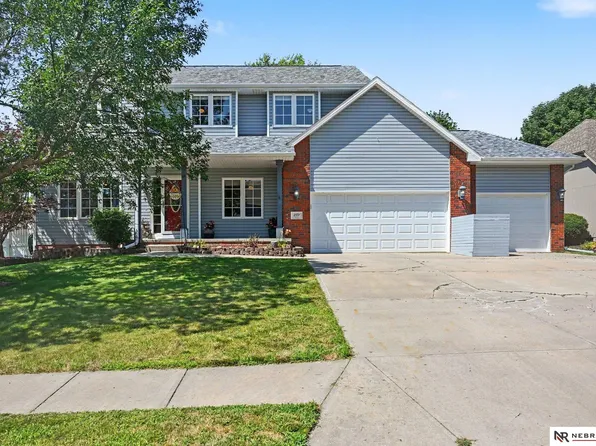 2811 Leigh Ln, Papillion, NE 68133