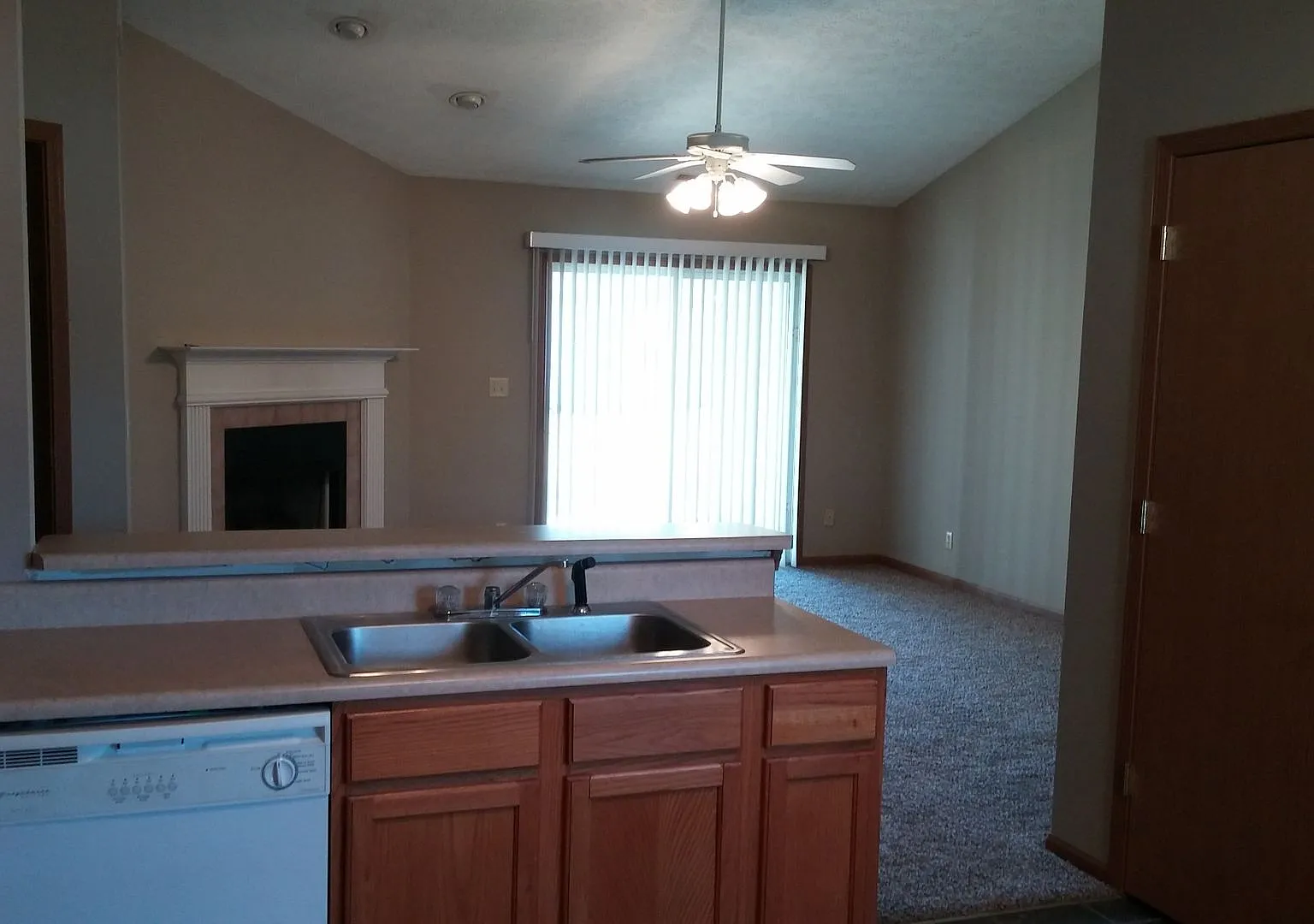 Spacious 2-Bed, 2-Bath Duplex with Attached Garage! — Photo 2