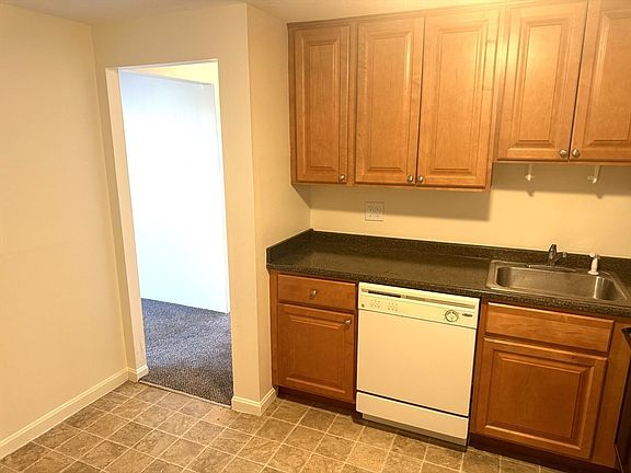 4th image of 384 Great Rd APT B102