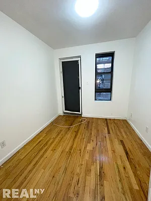 Rented by REAL New York | media 18