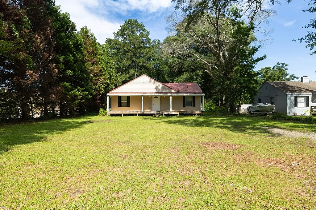 2 bed, 1.0 bath, 1120 sqft, $1,100 — Photo 2