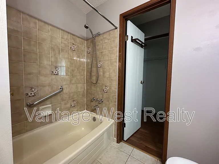 723A Stockwell Ave — Photo 12