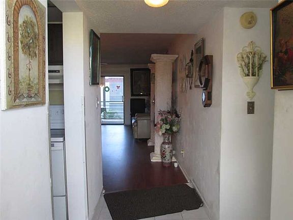 4th image of 3940 NW 42nd Ave APT 422