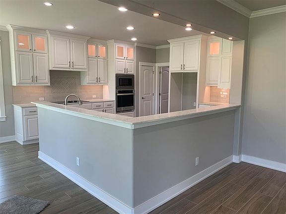 4th image of 319 Saint Andrews Dr