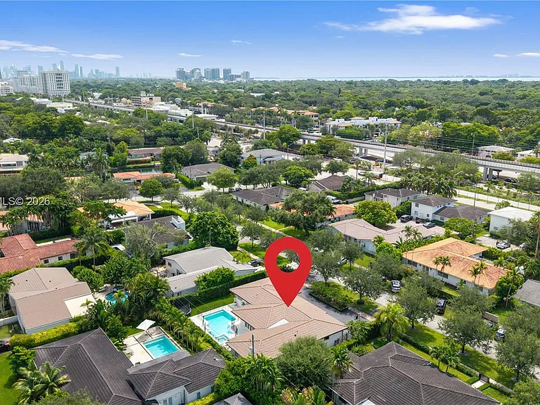 735 Benevento Ave — Photo 47
