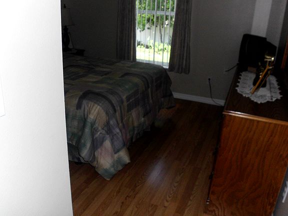 Guest bedroom