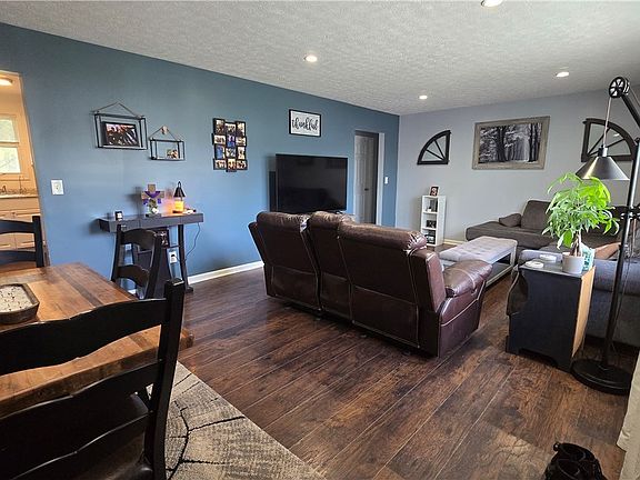 4th image of 1037 Novak Rd