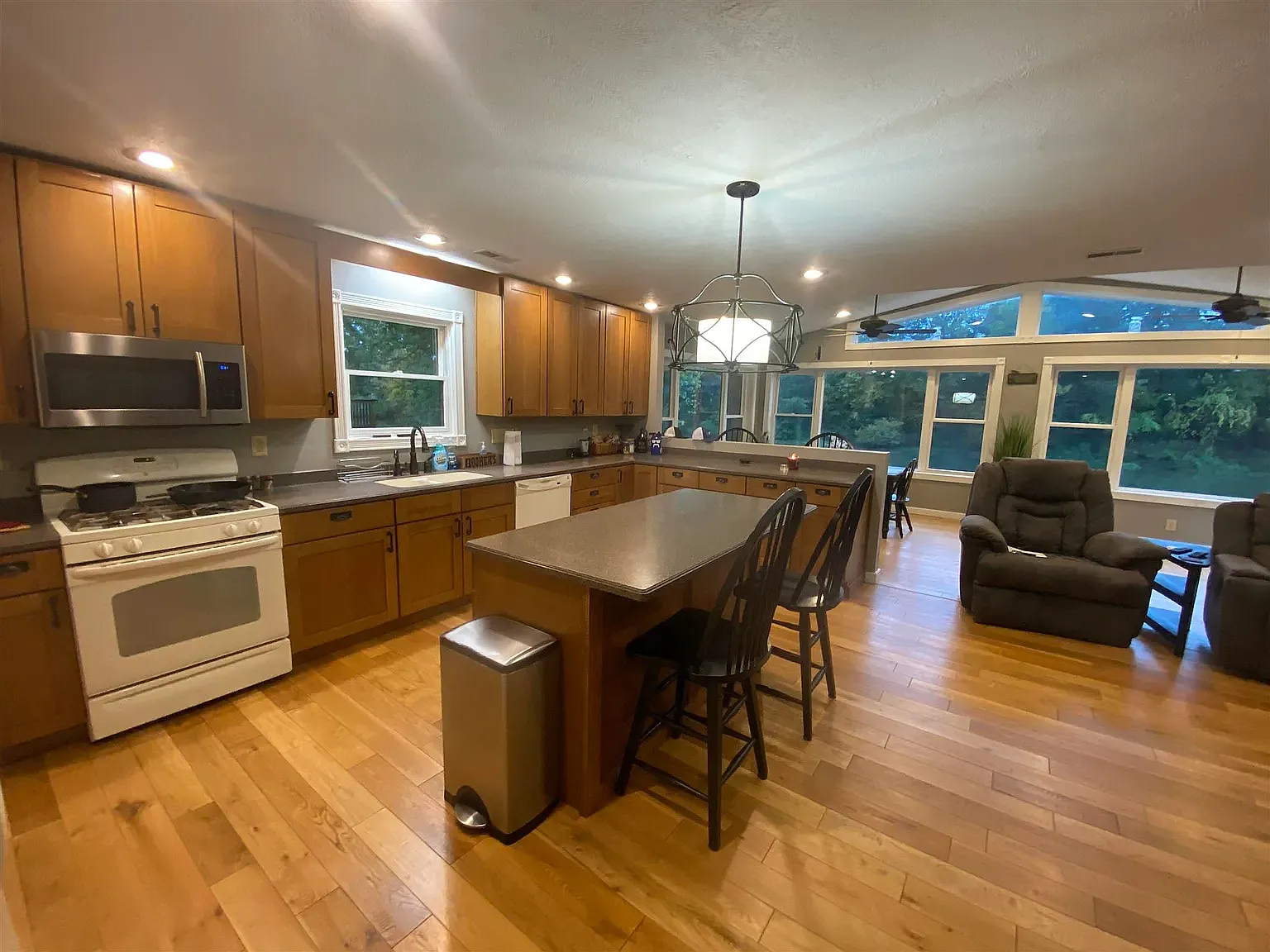2 bed, 1416 sqft, $4,000 — Photo 4