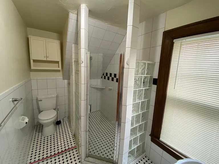 334 E Kingsley St — Photo 4