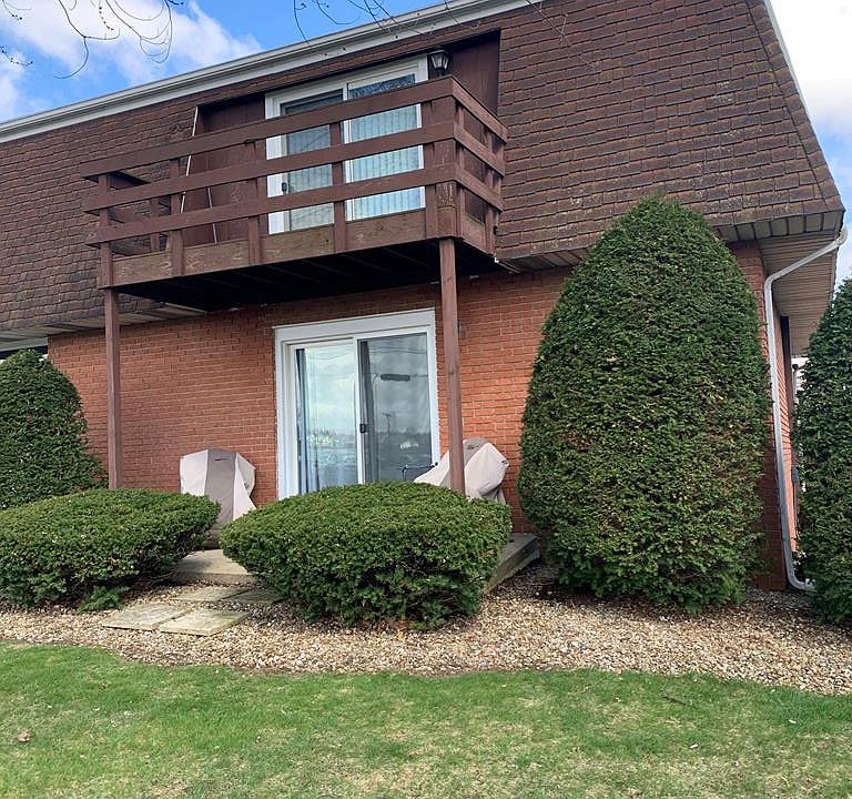1st image of 678C Katherine Ave