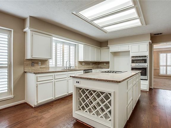 5th image of 1708 Wessex Cir