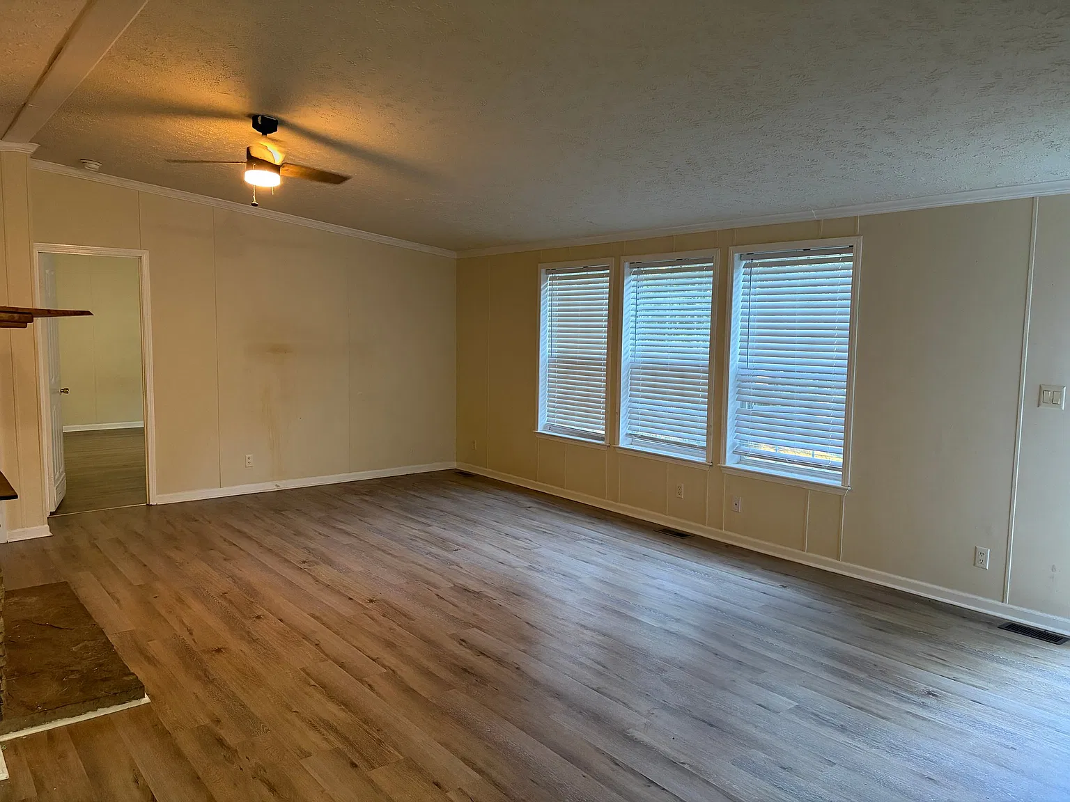 986 Puffenburger Ln — Photo 2