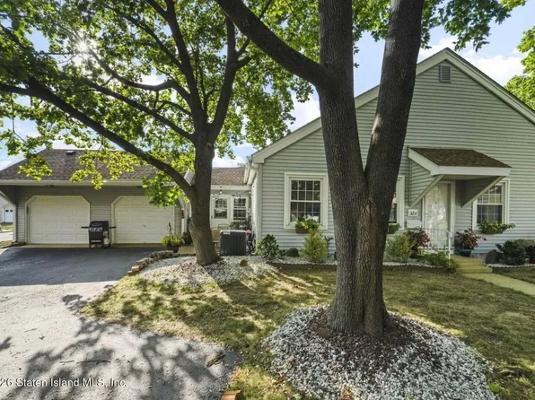 32 Plaza De Las Lobos, Freehold, NJ 07728