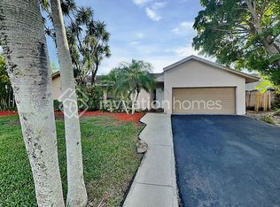 9640 Richmond Cir, Boca Raton, FL 33434