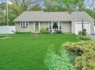 9 Morris Ave, Patchogue, NY 11772