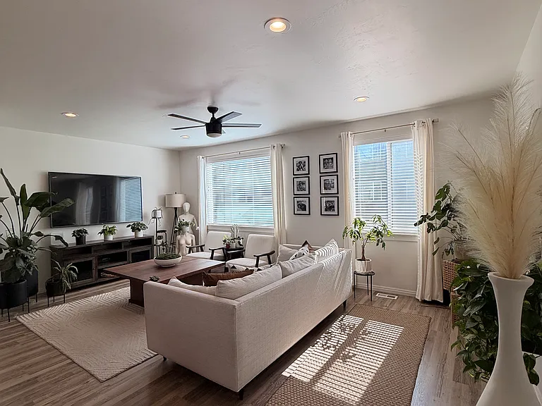 542 S 1020 W — Photo 3