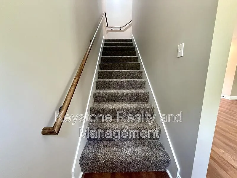 3 bed, 2.5 bath, 1320 sqft, $1,495 — Photo 3