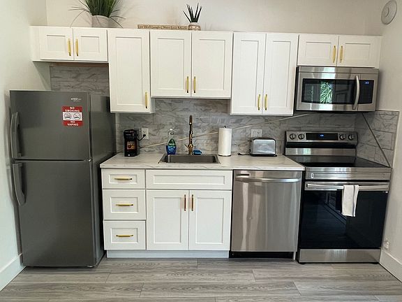 3rd image of 1550 Argyle Dr #3