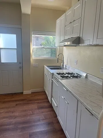 Studio, 450 sqft, $1,900 — Photo 3