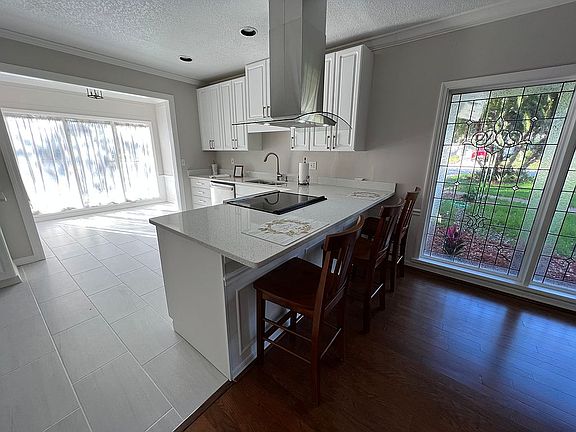 Quartz/stainless kitchen