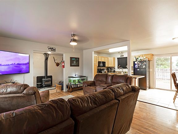 3rd image of 114 Essex Ave