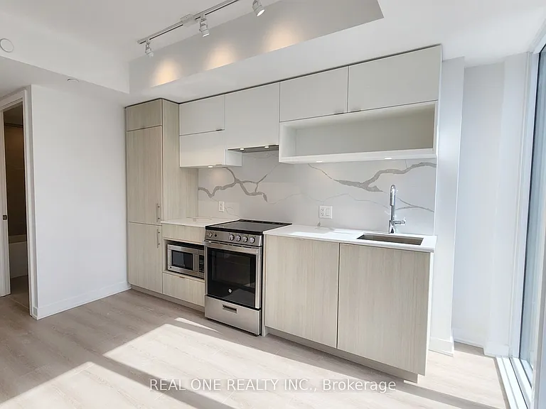 100 Queen St E #707 — Photo 5