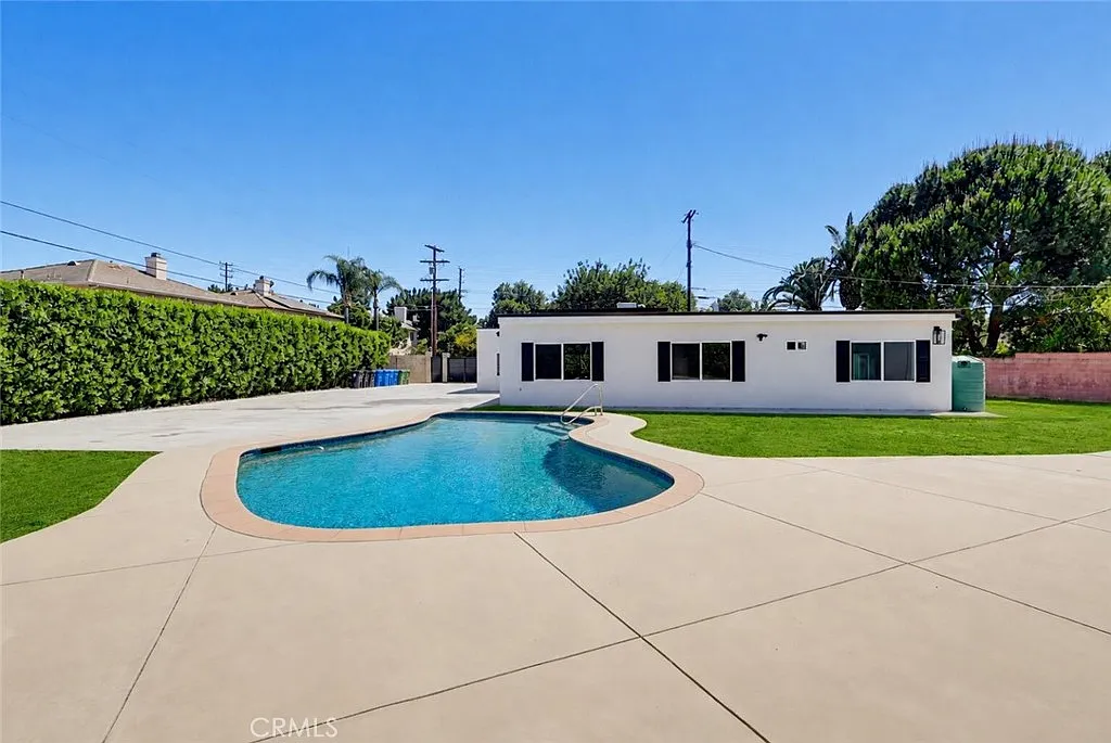 3 bed, 1185 sqft, $4,000 — Photo 3