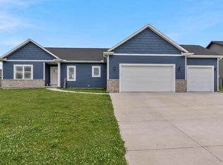 1074 Crystal Ln, Mayville, WI 53050