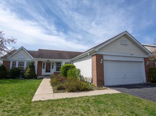 7 Horseshoe Ct, Streamwood, IL 60107