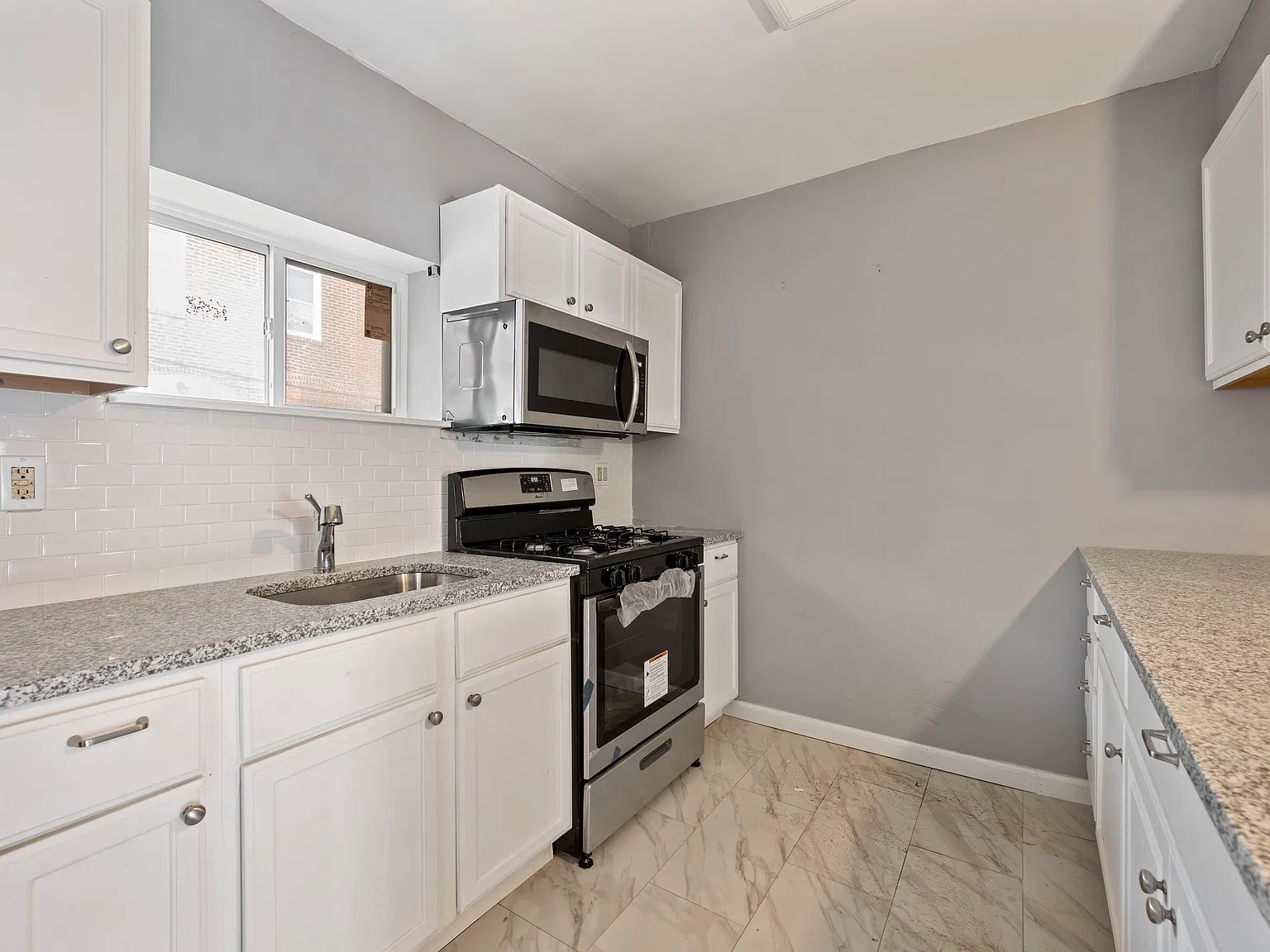 3 bed, 1223 sqft, $1,650 — Photo 2