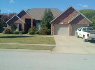 1905 S Doral Dr, Fayetteville, AR 72701
