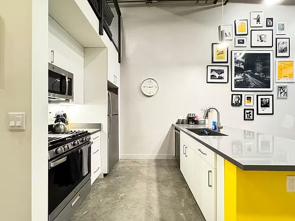4th image of 401 N Bush St #217