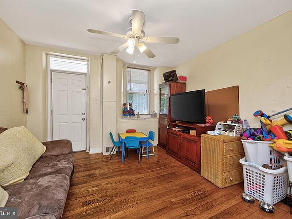 5th image of 129 Hall St