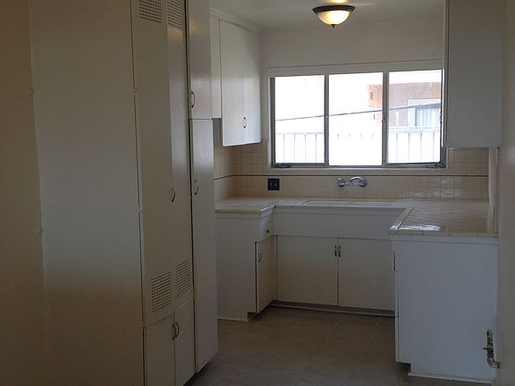 5th image of 4160 Lockland Pl APT B