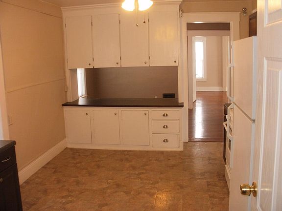 kitchen to diningroom
