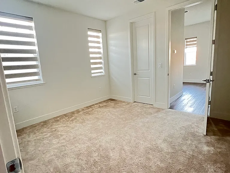 4045 Maddy Ave — Photo 11