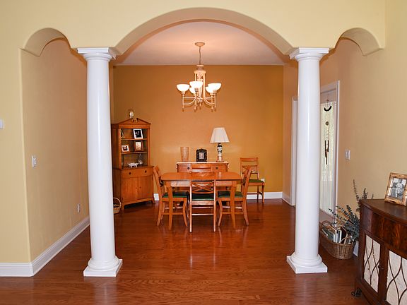 2nd image of 27 Edgewater Dr