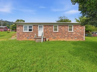 8 Thurman Dr, Celina, TN 38551